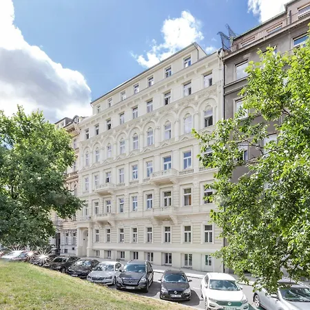 Cozy By Wenceslas Square And Main Train Station