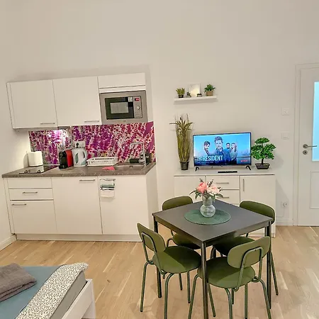 Апартаменты Cozy By Wenceslas Square And Main Train Station