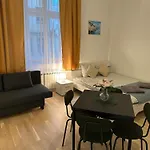 Cozy By Wenceslas Square And Main Train Station Apartment Prag
