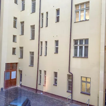 Cozy By Wenceslas Square&main Train Station Apartament