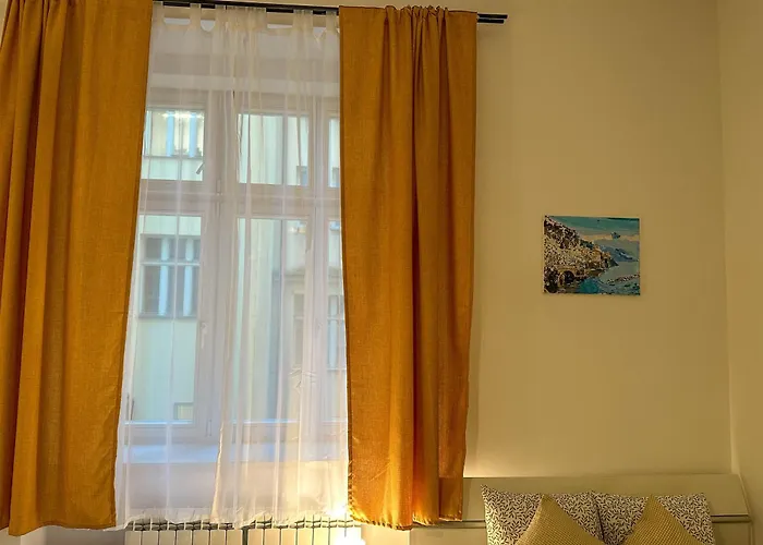 Cozy By Wenceslas Square And Main Train Station Prague