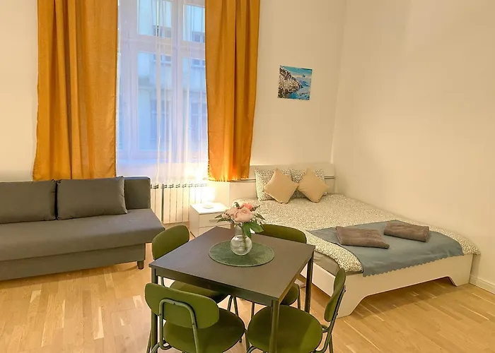 Cozy By Wenceslas Square And Main Train Station Prague
